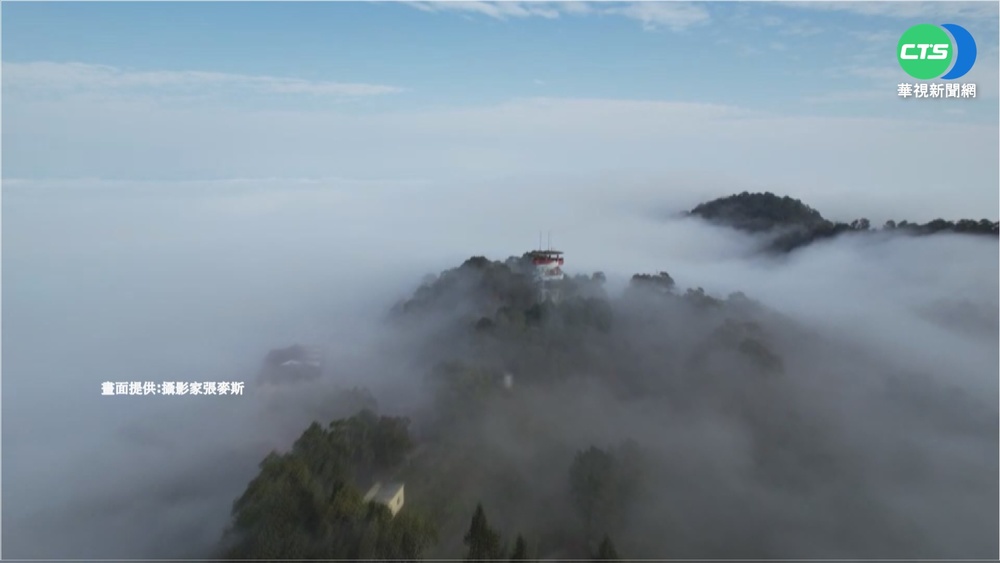 從山頭流進城鎮 苗栗薑麻園雲瀑美極了