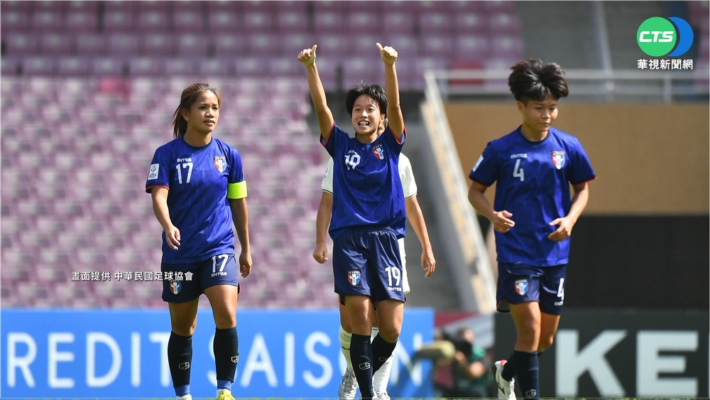 6確診坐機尾 回家了! 中華女足專機抵台