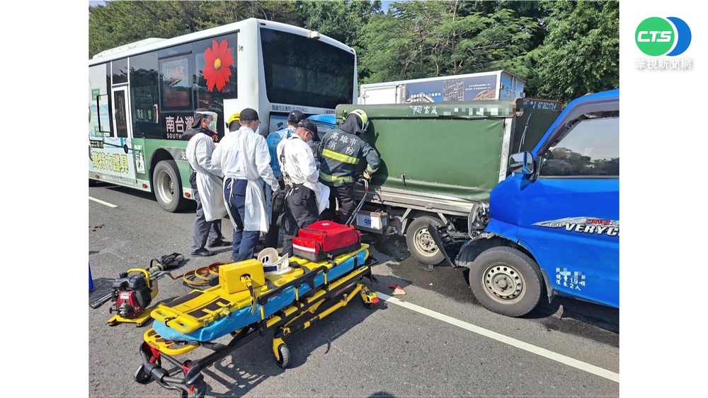 85歲高齡翁開車 失控連環撞釀4傷