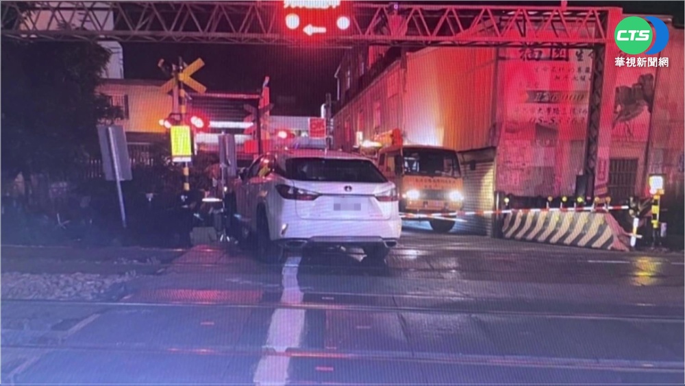 酒測值0.77! 男撞平交道卡鐵軌警報狂響