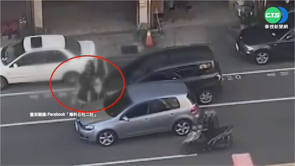 為搶紅線停車... 台中2女馬路上大打出手