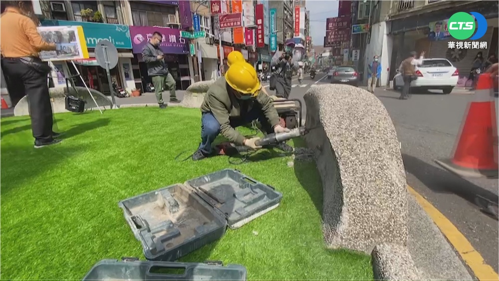 才拆最醜蓮花 彰三角圓環遭嫌"像墓碑"