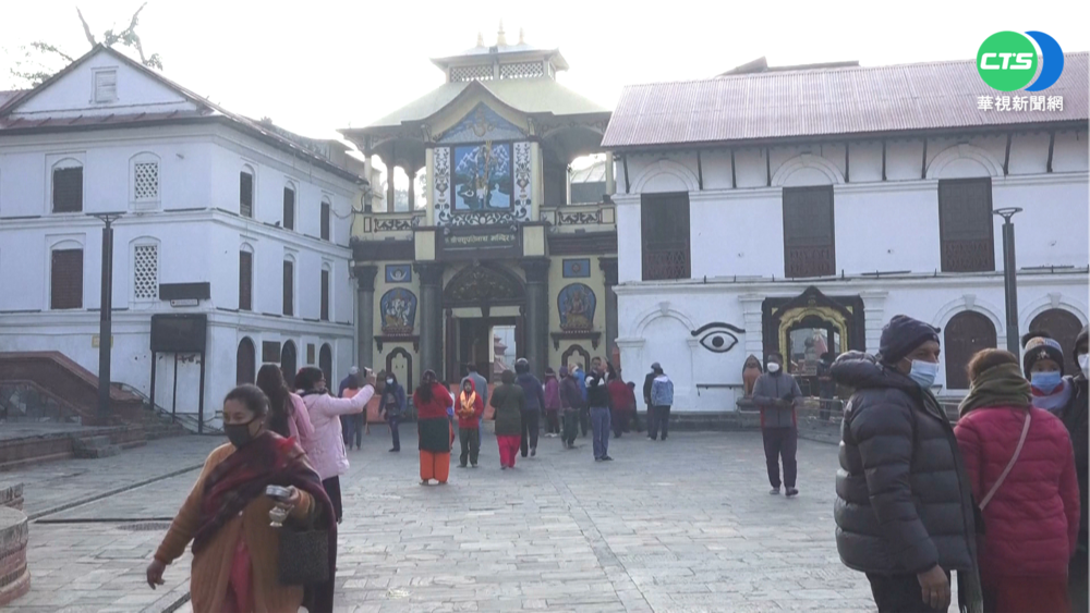 尼泊爾知名印度教廟宇重啟 信徒虔誠參拜