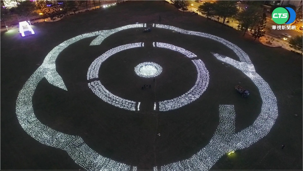 情人節將至! 台南3萬朵"白玫瑰燈海"超浪漫