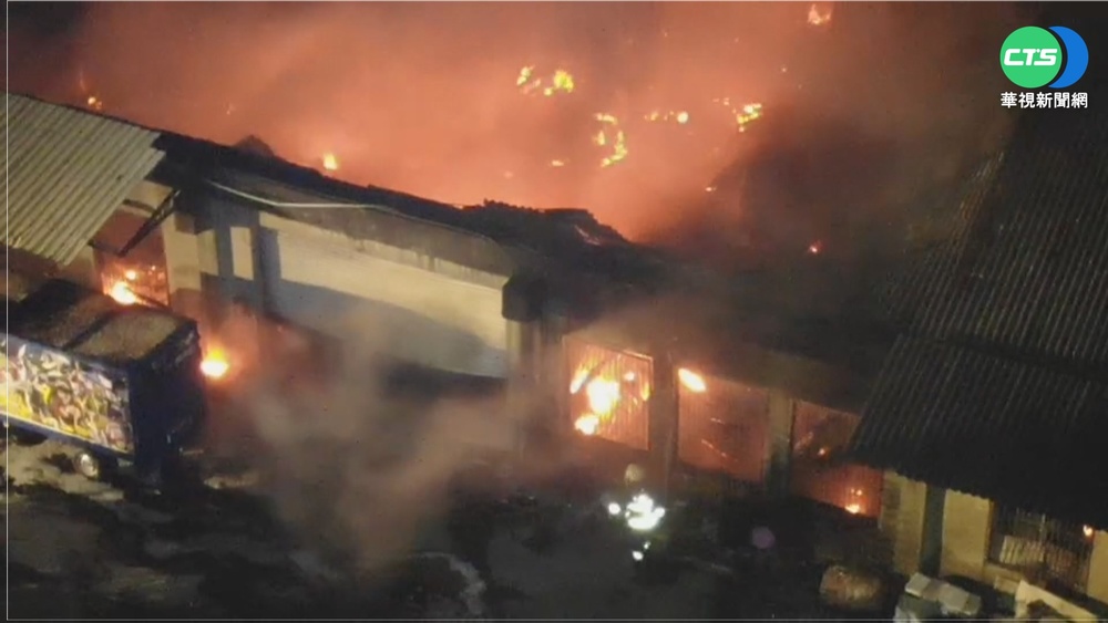 彰化百坪倉庫大火 暗夜爆炸聲震天!