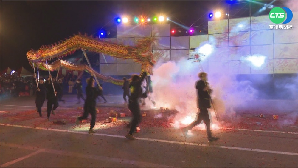 火龍點亮台灣 苗栗炸龍之夜場面震撼