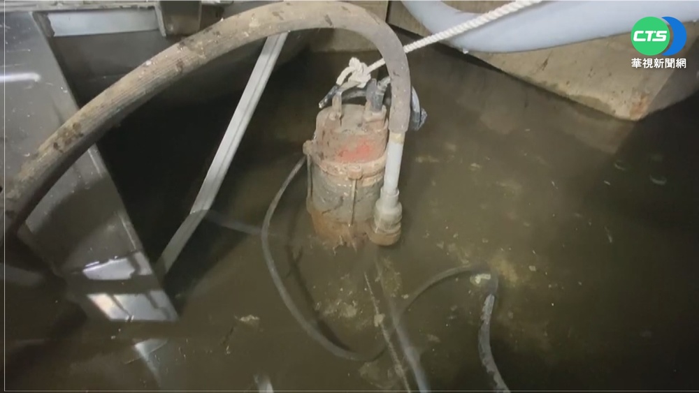 高雄45年老公寓失修 地下室淹水30年!