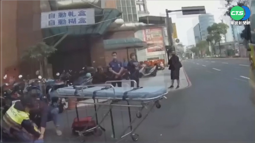 中和醉男騎車倒路邊 拒檢衝撞傷警