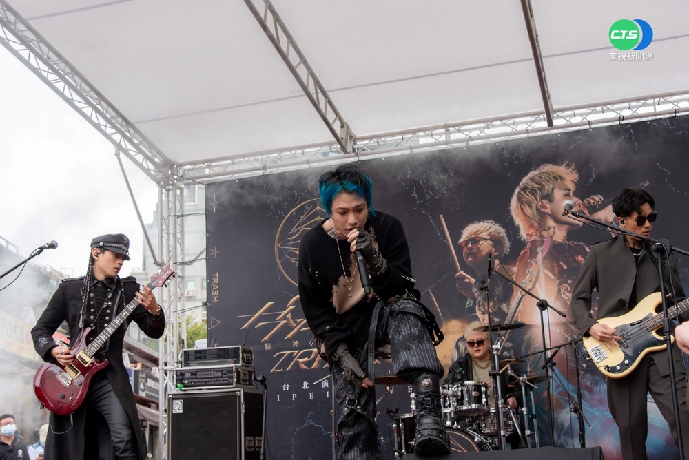 現場演唱讓歌迷大飽耳福（記者王尊生攝）