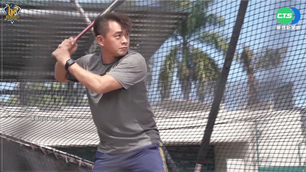 無預警復出?! "恰恰"自爆"腳在抖了!