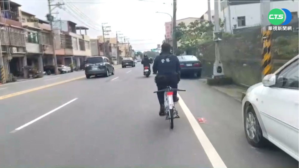 警騎鐵馬巡邏? 暖助迷路老翁返家