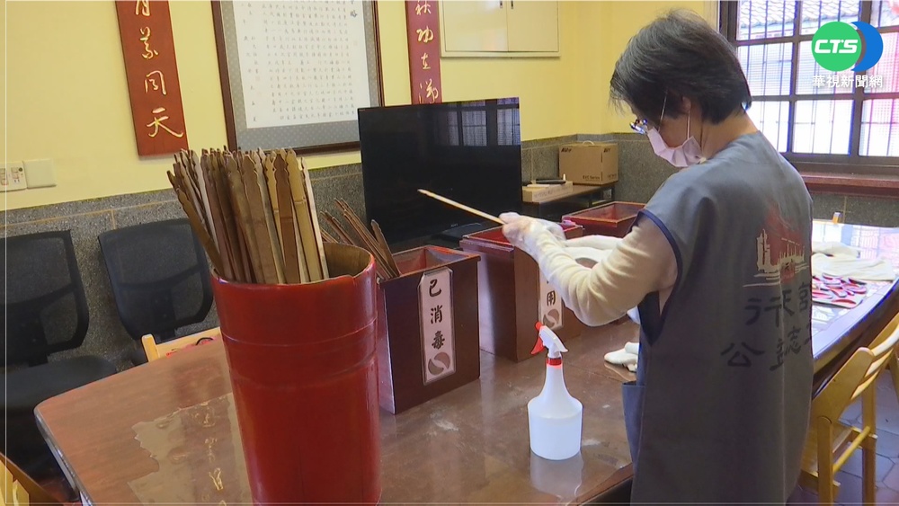 寺廟鬆綁首日!可提供籤筒 行天宮忙消毒