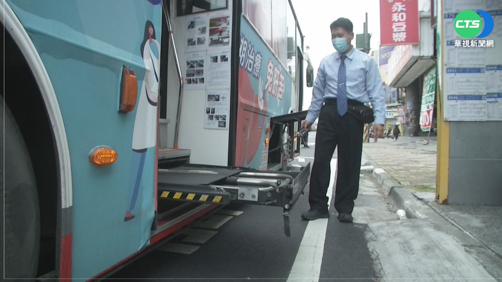 低地板公車數量少 高雄輪椅族:等無車