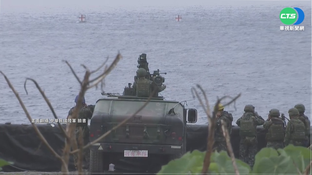 共機"30公尺低空"擾台 疑武裝直升機