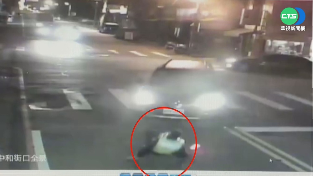 路樹倒交管遭車撞 派出所長全身擦傷