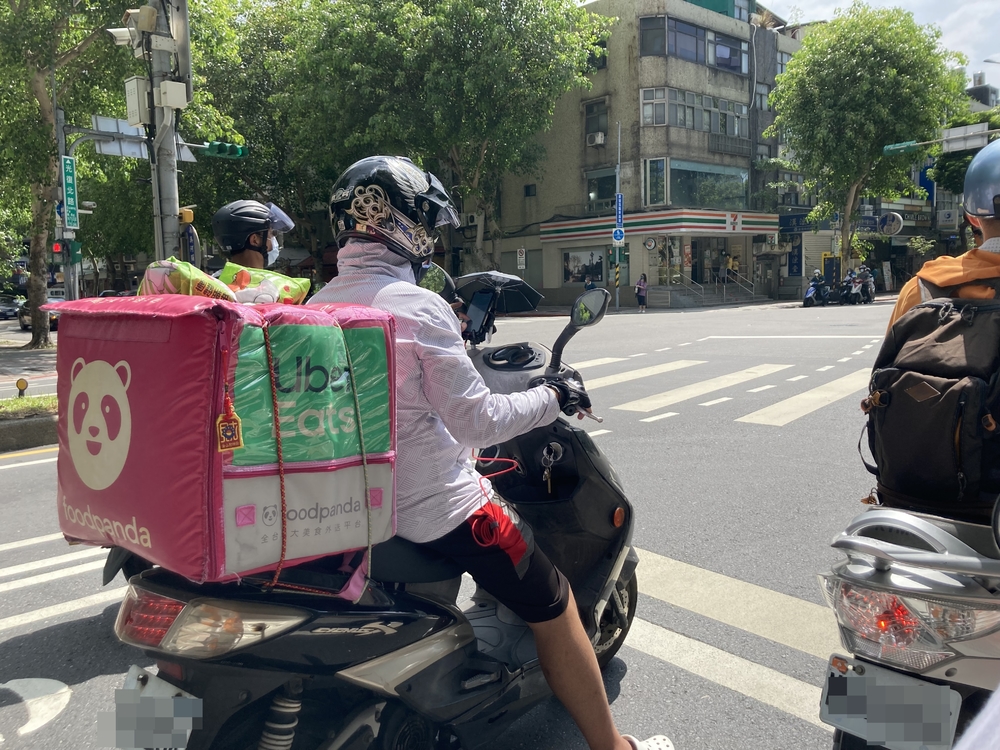 點外送卻收「泰奶炒泡麵」他悲情留百字備註 千人笑翻