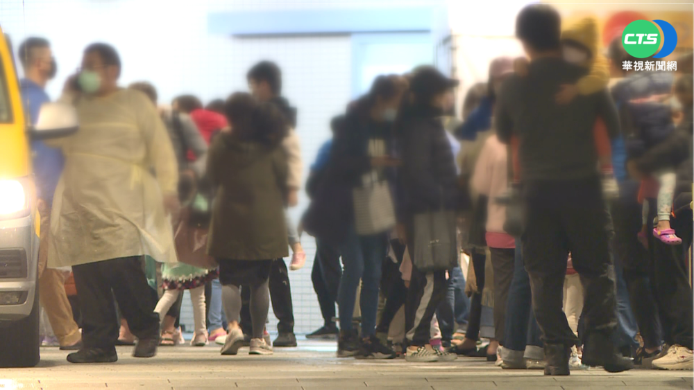 幼兒園學童疑確診 三重醫院篩檢擠爆