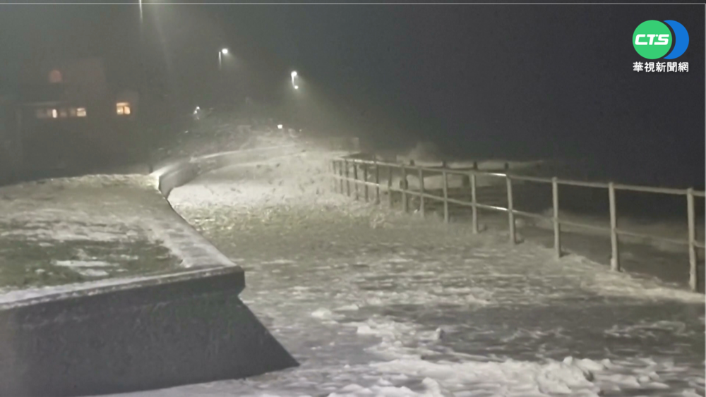 2暴風接連襲英 沿岸掀巨浪.交通受阻
