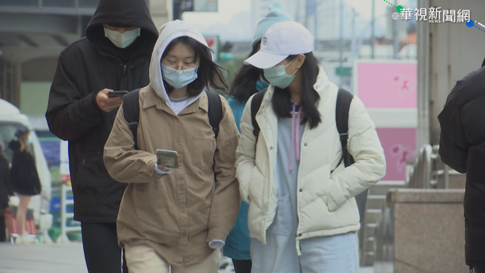冷冷的冰雨臉上拍！寒流南下 明日全台又濕又冷