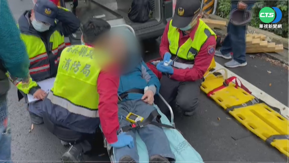 老翁疑抽血後疲勞 開車恍神翻落台3線