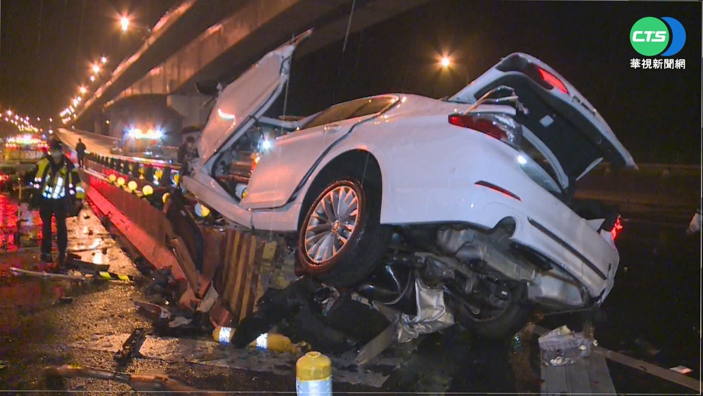 五楊高架匝道車禍 高速自撞分隔島共3死