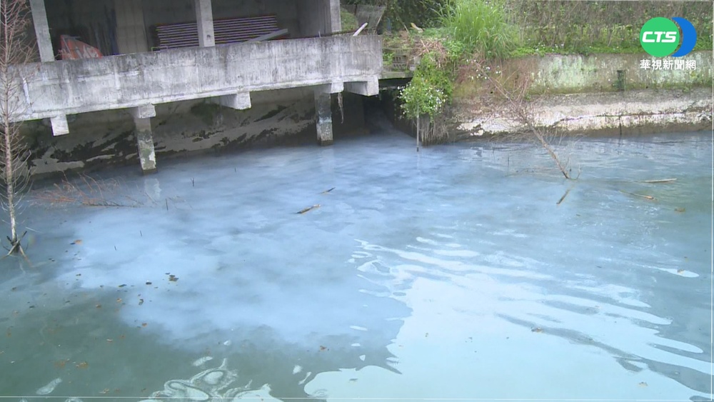 明潭遭汙水入侵 水上自行車道變髒水溝