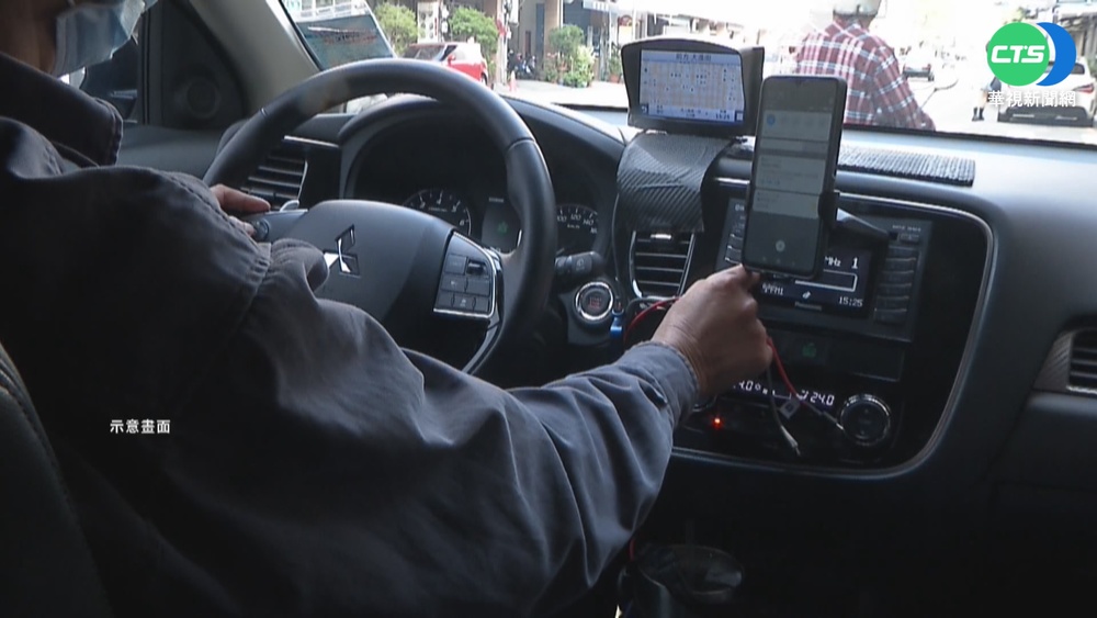 駕駛等紅燈滑手機 2年平均車禍逾96件