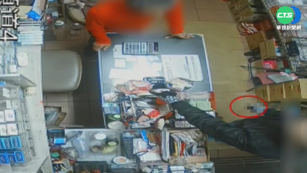 長期失業要錢遭拒 男持刀搶2雜貨店
