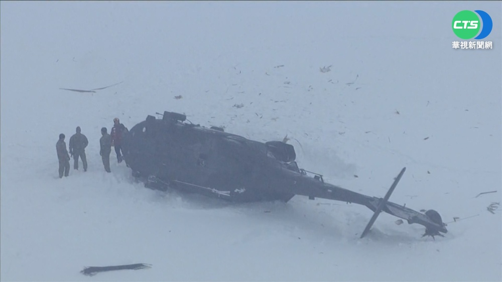 螺旋槳解體飛砸 美2架"黑鷹"墜機驚魂