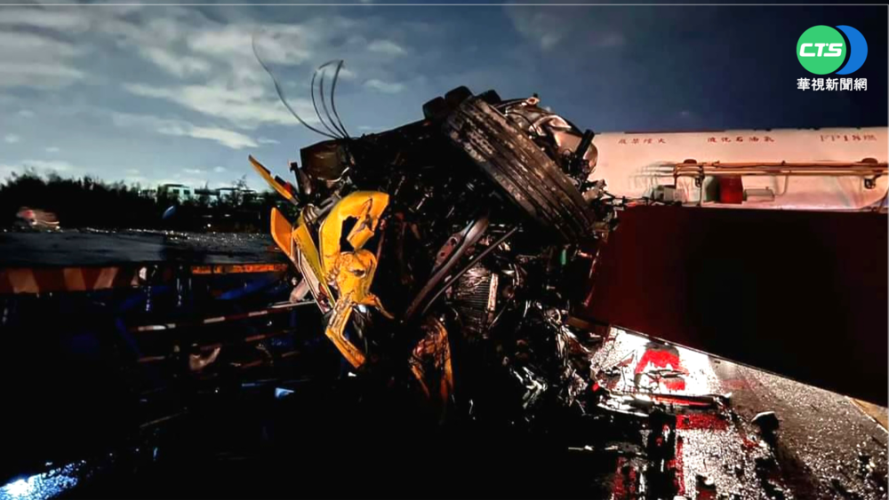 西濱槽車.拖板車相撞 倒分隔島雙向封閉