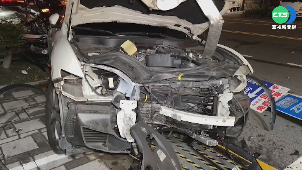 轎車失控撞4汽機車 "海神"頭尾凹陷