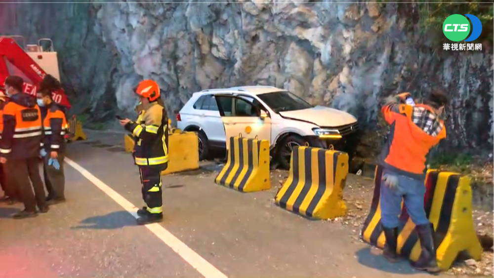 蘇花公路落石砸車 失控撞山壁駕駛不治