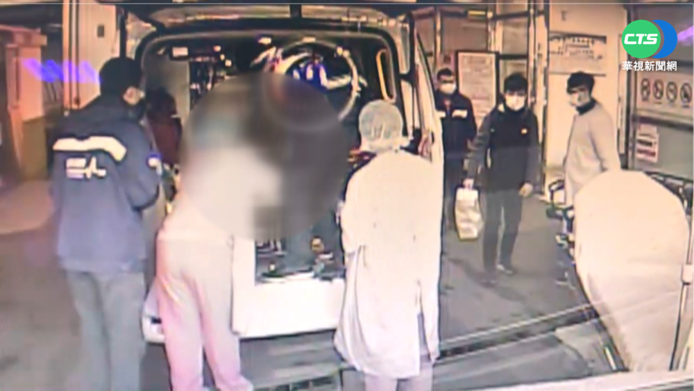 寶寶等不及...孕婦急診門口"就地"接生