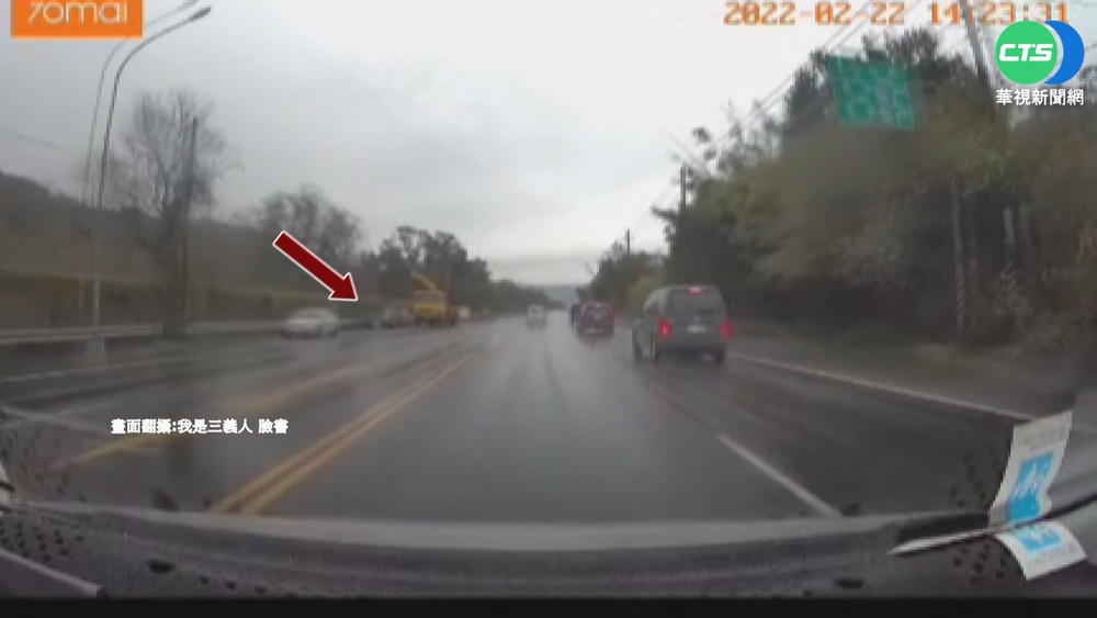 三義百慕達?! 同地連續2車自撞卡水溝