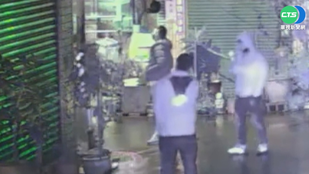 深夜持"大聲公"討工程款! 4工人擾民遭逮