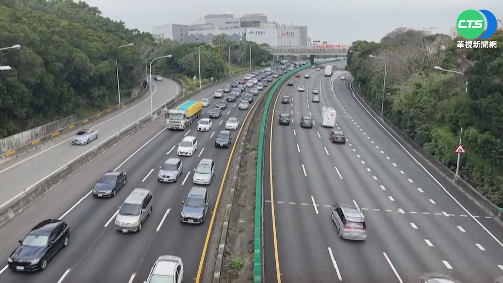 228連假好天氣 各地景點湧人潮.國道塞爆