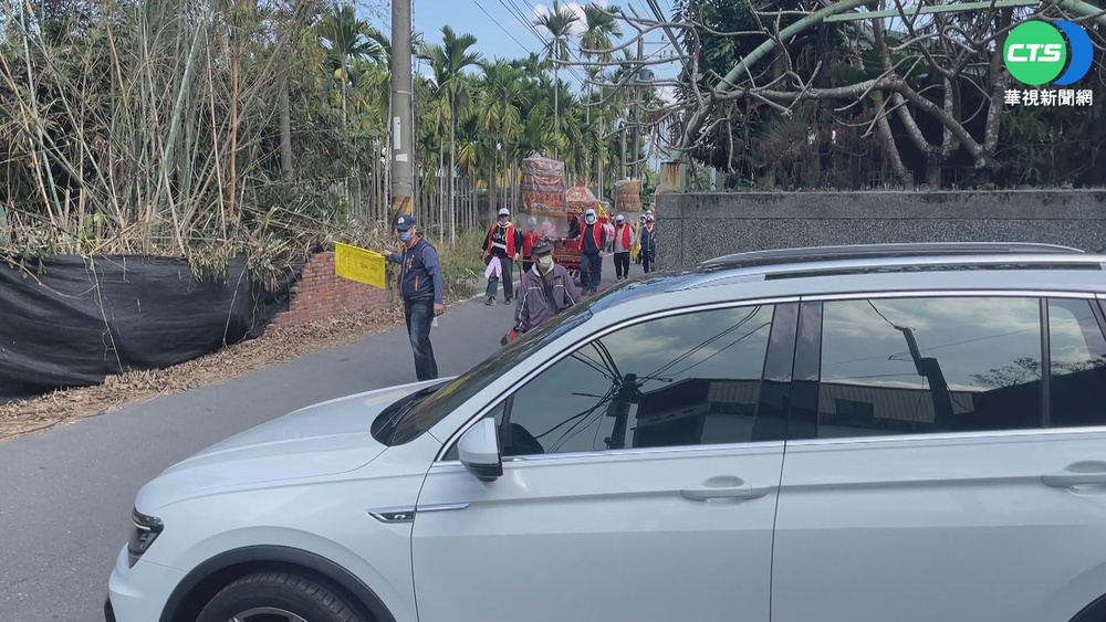 陣頭繞境擋去路 駕駛疑不滿狂叭險釀衝突