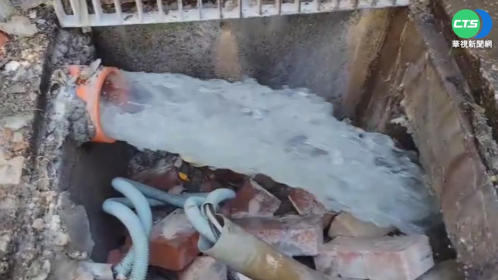 疑又被偷排廢 日月潭自行車道變髒水溝