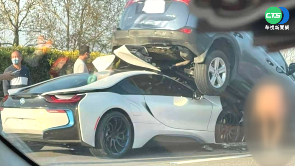 千萬超跑"鏟"休旅車 國1五車連撞釀回堵