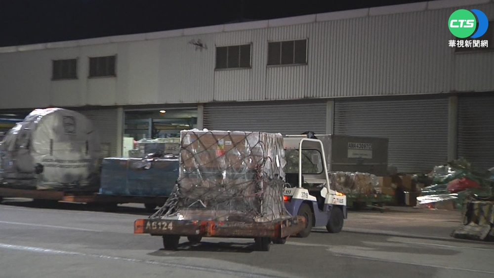 今年自購第三批莫德納 112萬劑凌晨抵台