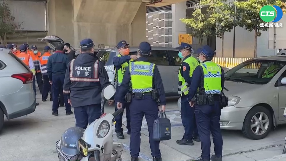 台南outlet擠爆亂 警開200張違停罰單