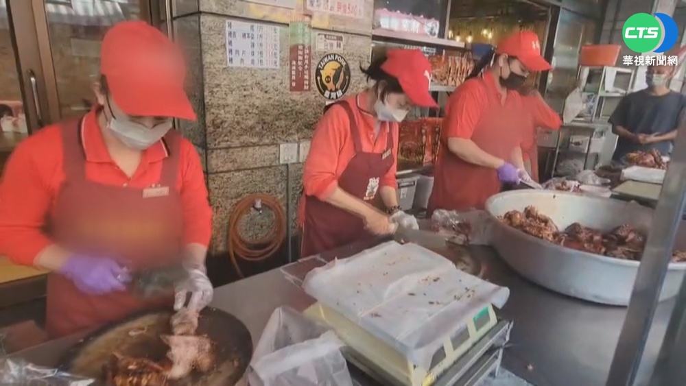 不夠賣! 萬巒豬腳街人潮多 店家"笑"備料