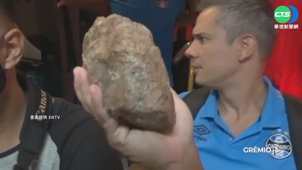 巴西甲級聯賽傳暴力 炸彈.石頭襲球員