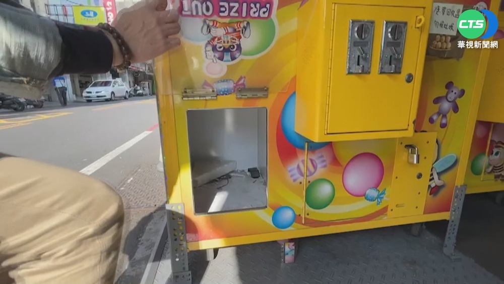 離譜父母把風 教唆女兒鑽娃娃機偷竊