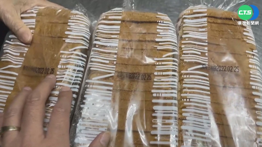 連假早餐!過期3天吐司上桌 服務生扯撕標