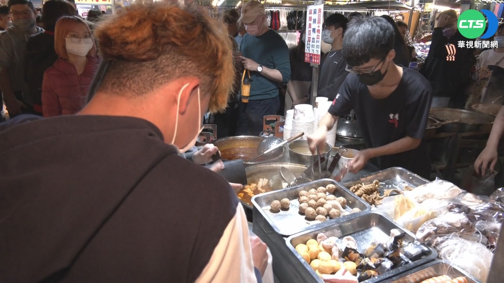 台中太原夜市228熄燈 2萬人次朝聖