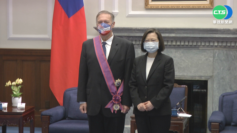 頒授龐培歐勳章 蔡總統:盼台美經貿更緊密