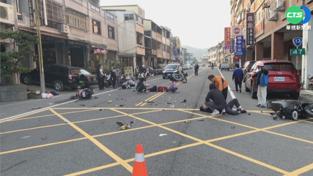 載女上學逆向騎 對撞無照高中生釀3傷