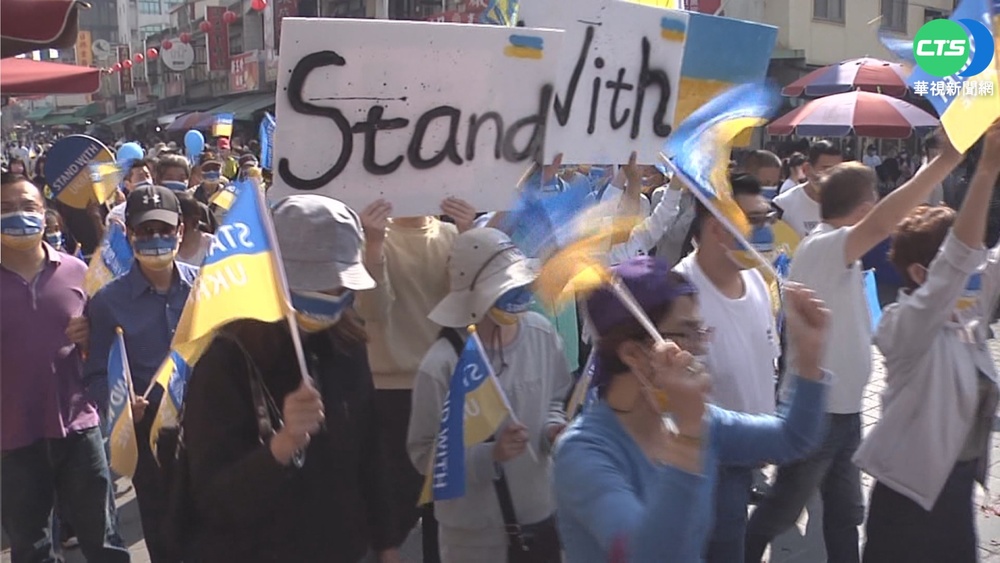 挺烏! 雲林300民眾揮烏國旗朝天宮遊行