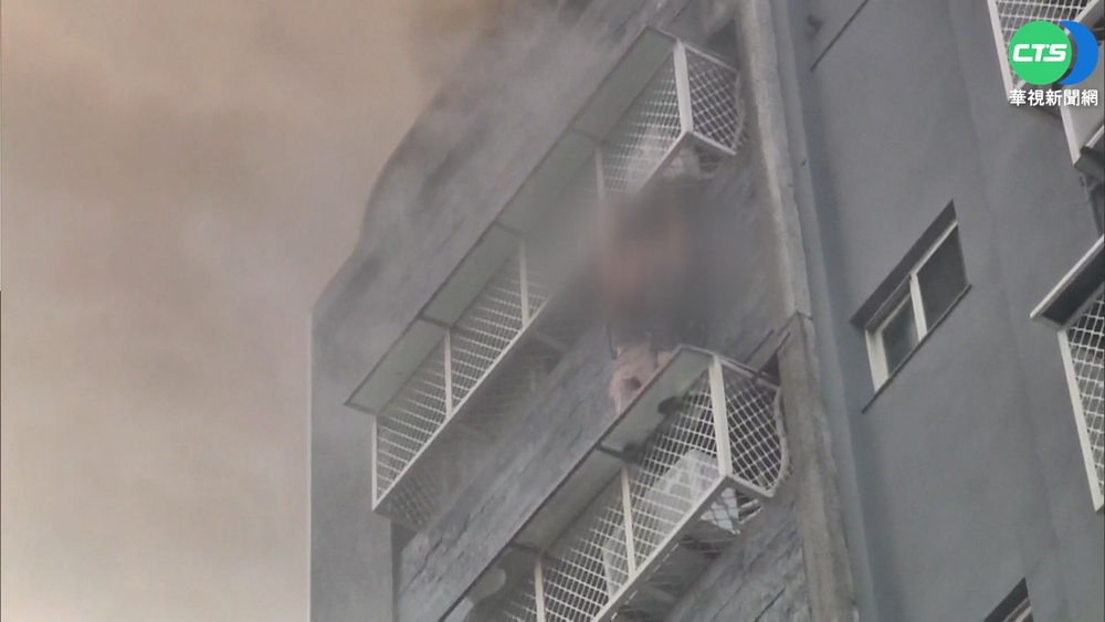 台中大樓火警多人受困 住戶爬水管慘墜樓